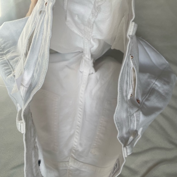 5" Mid Rise Girlfriend Denim Shorts - Picture 9 of 10